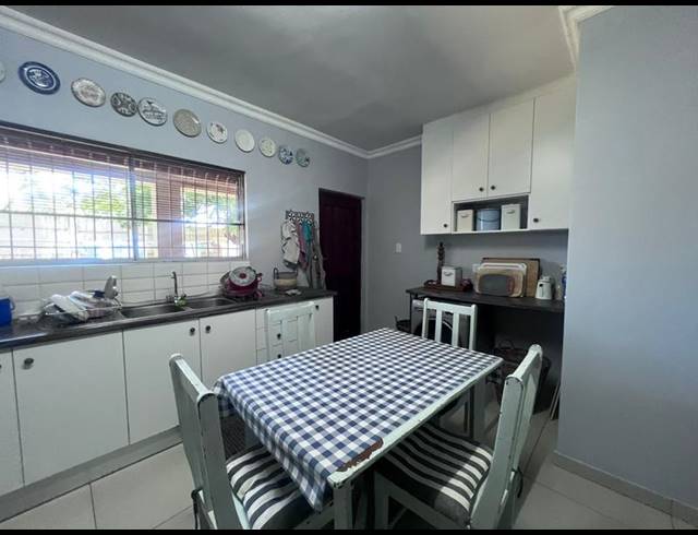 4 BEDROOM HOUSE FOR SALE IN MEER EN SEE